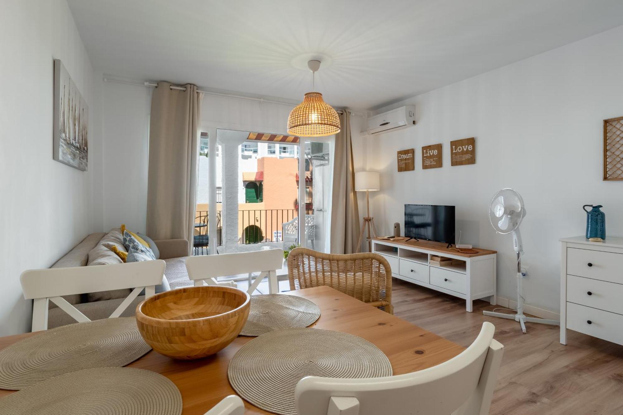 Apartment Renovated On Beachside With Pool