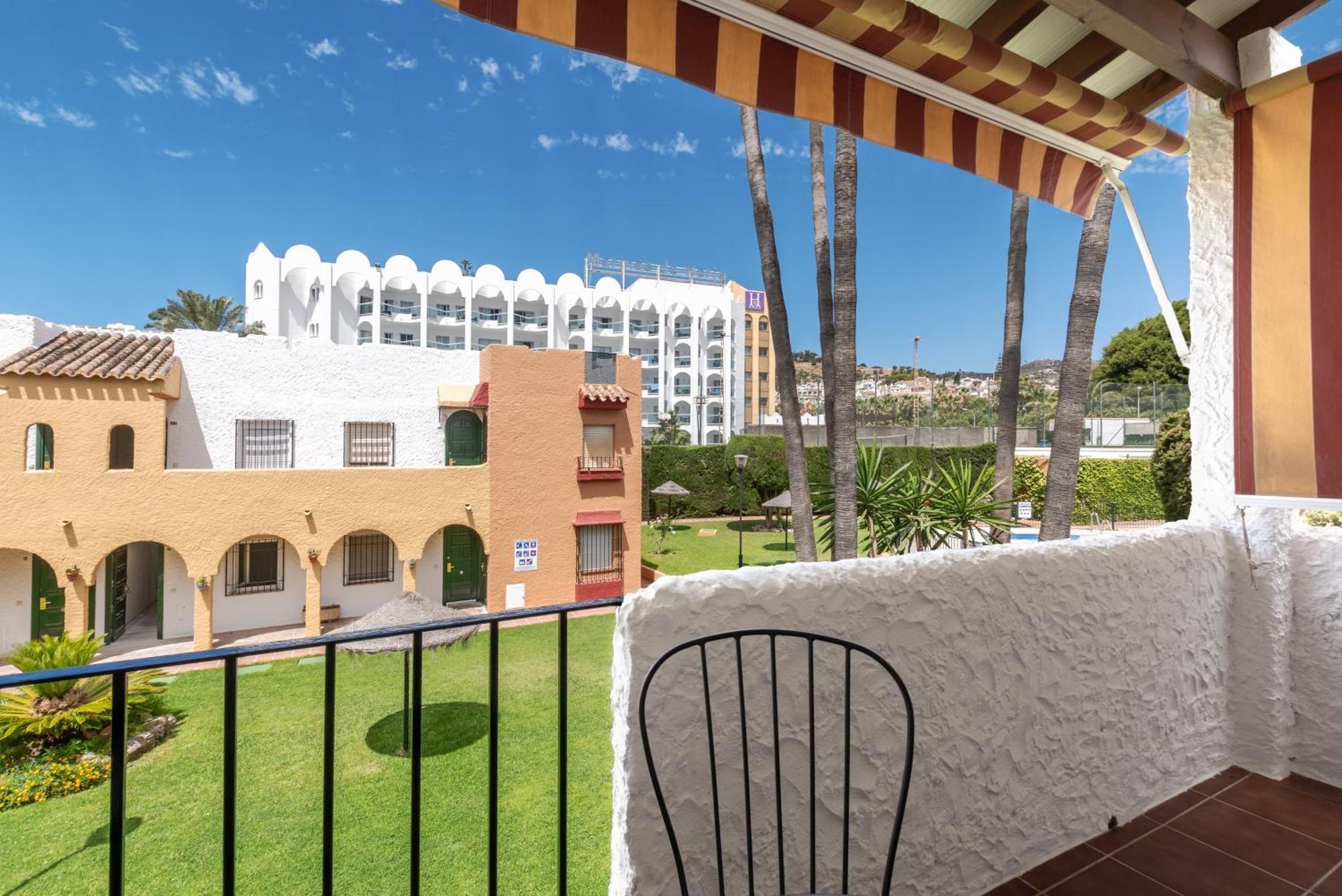 Renovated On Beachside With Pool Apartment