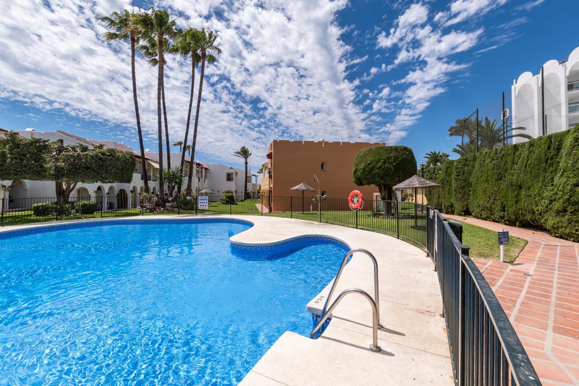 Renovated On Beachside With Pool Appartement Nerja