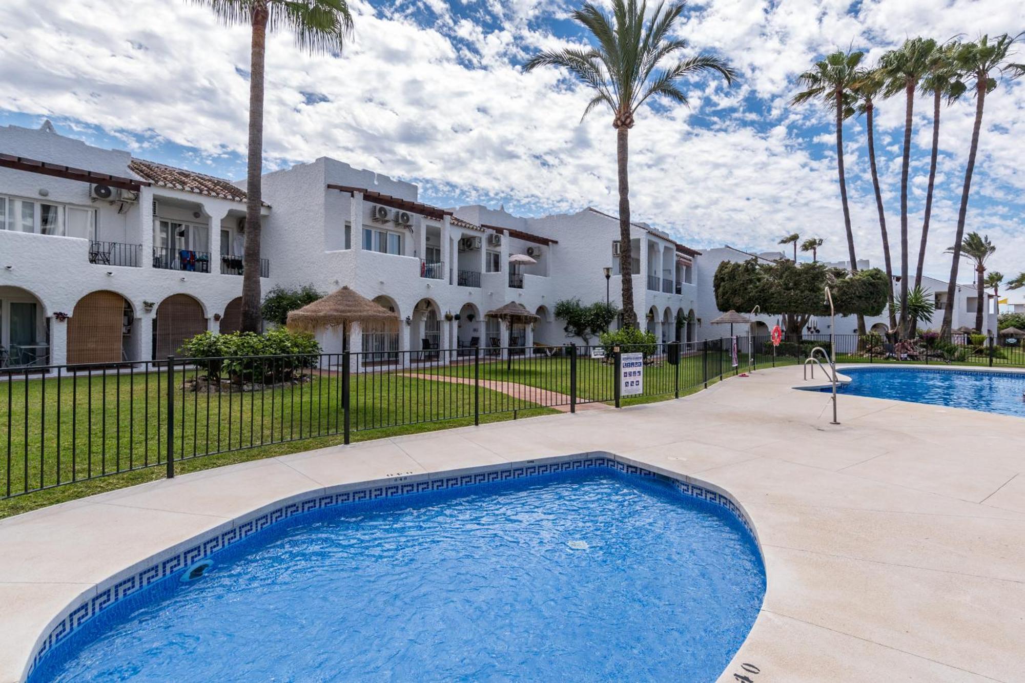 Renovated On Beachside With Pool Apartment Nerja